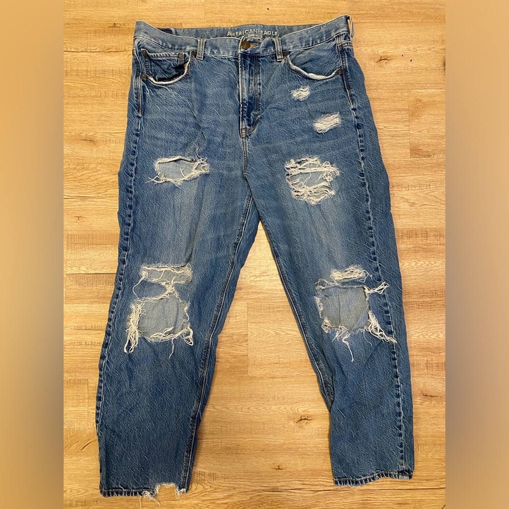 American Eagle 90s Boyfriend Distressed Jeans